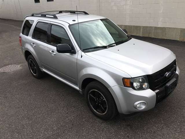2010 Ford Escape AWD XLT 4dr SUV